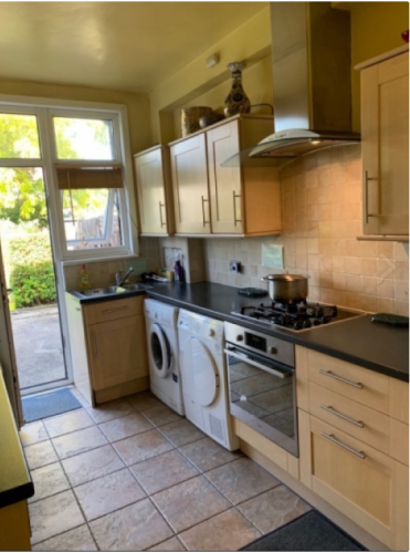 Nedidelis dvivietis kambarys-merginai, moteriai